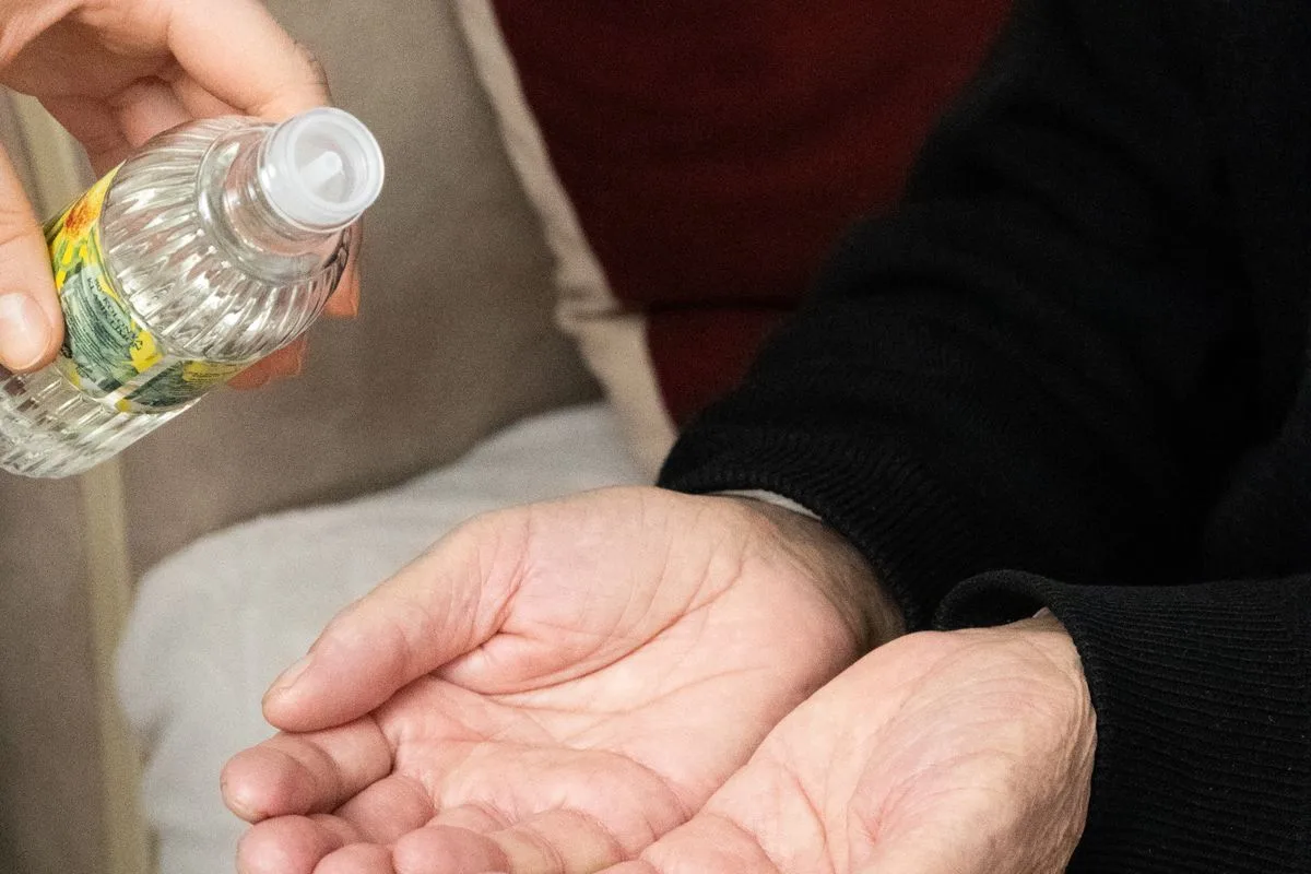 Yaşlı bakımında kişisel bakım ve günlük yaşam desteği konulu blog görseli